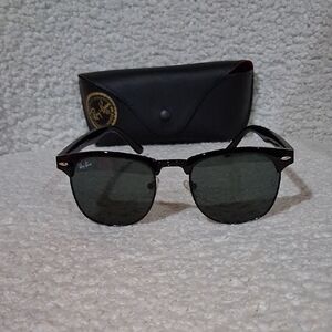NWT Ray-Ban Black Sunglasses with Silver Detail 3016